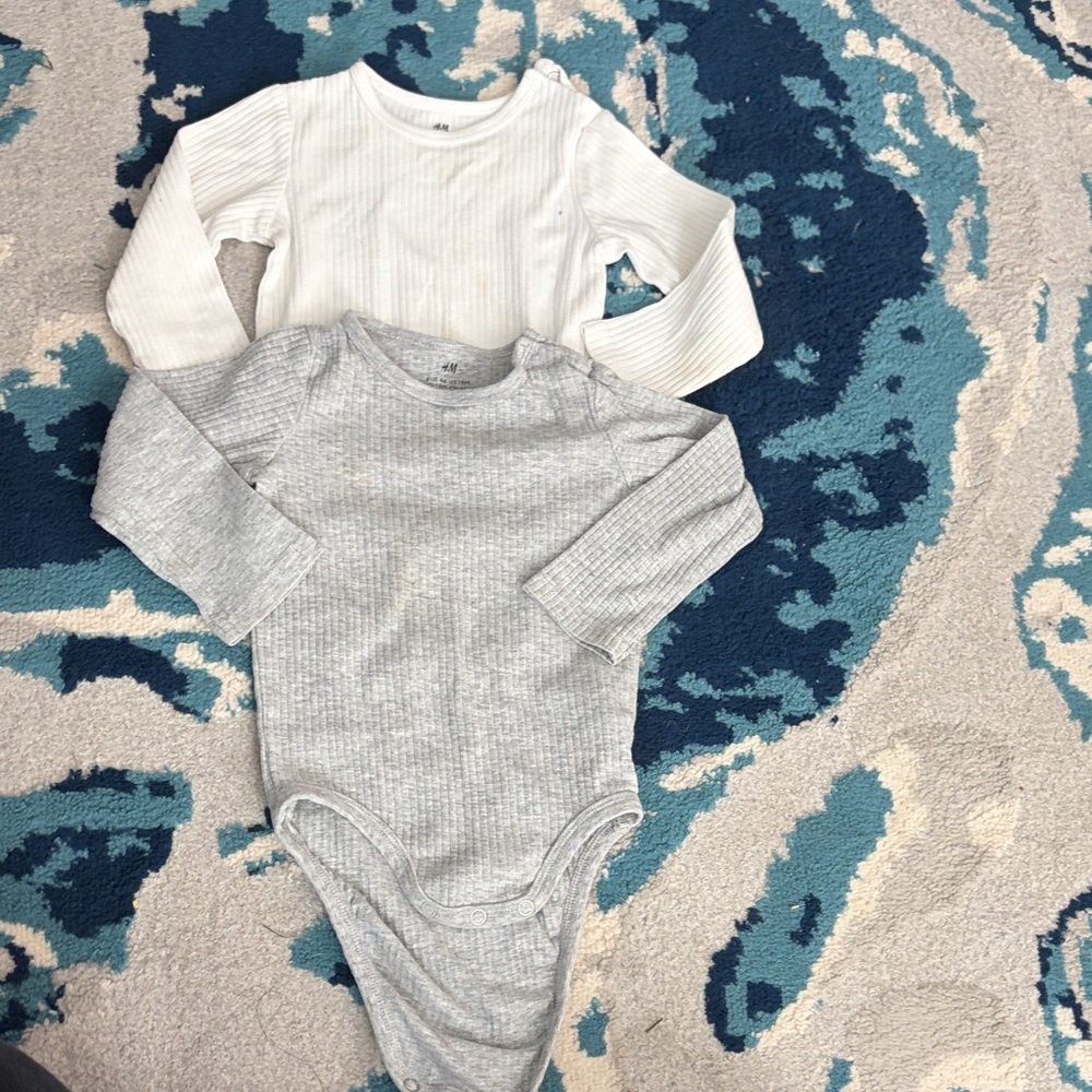 H&M Gray and White Kids Bodysuit Set
